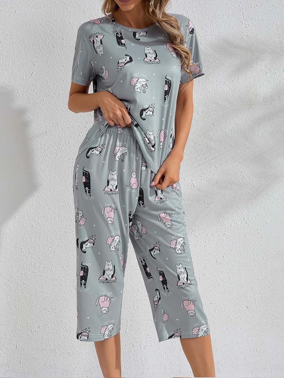 Women’s V Neck 2 Piece Pajama Set with Pocket Short Sleeve Top and Capri Pants for Home Lounge Indoor Travel Relaxed Wear